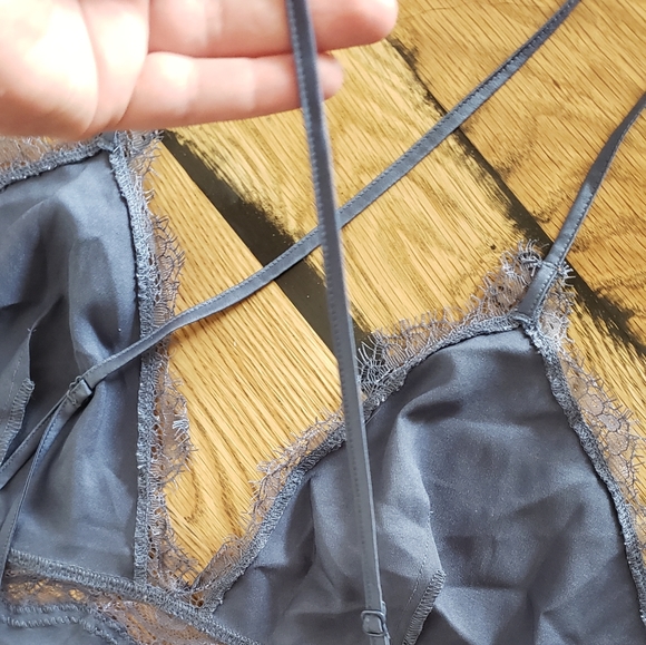 Lingerie Slip - Picture 3 of 7